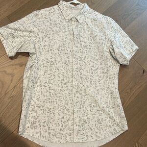 EUC men’s collared lululemon shirt